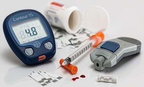 قياس مستويات السكر في الدم والبول