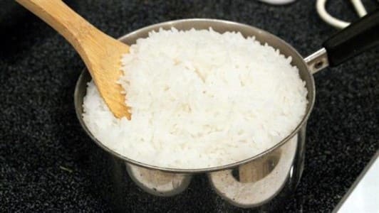 مخاطر إعادة تسخين الأرز علامات فساد الأرز المطبوخ د