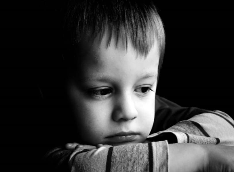 الاكتئاب عند الأطفال أسبابه وعلاجه .. كيف اعرف اذا الطفل مكتئب؟