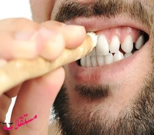 فوائد السواك لتبييض الأسنان